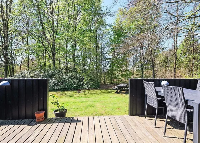 6 Person In Toftlund-by Traum