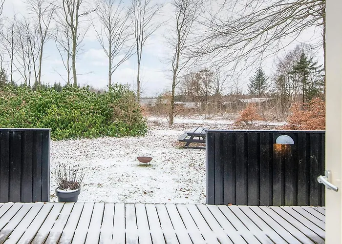 6 Person In Toftlund-by Traum